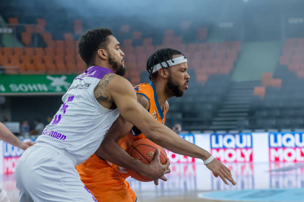 而否定整个 而否定整个