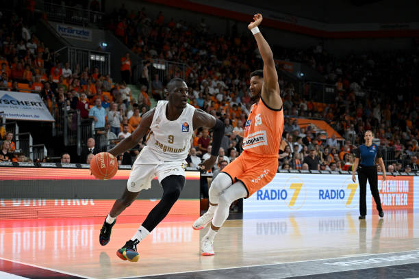 因为伤痛而 因为伤痛而